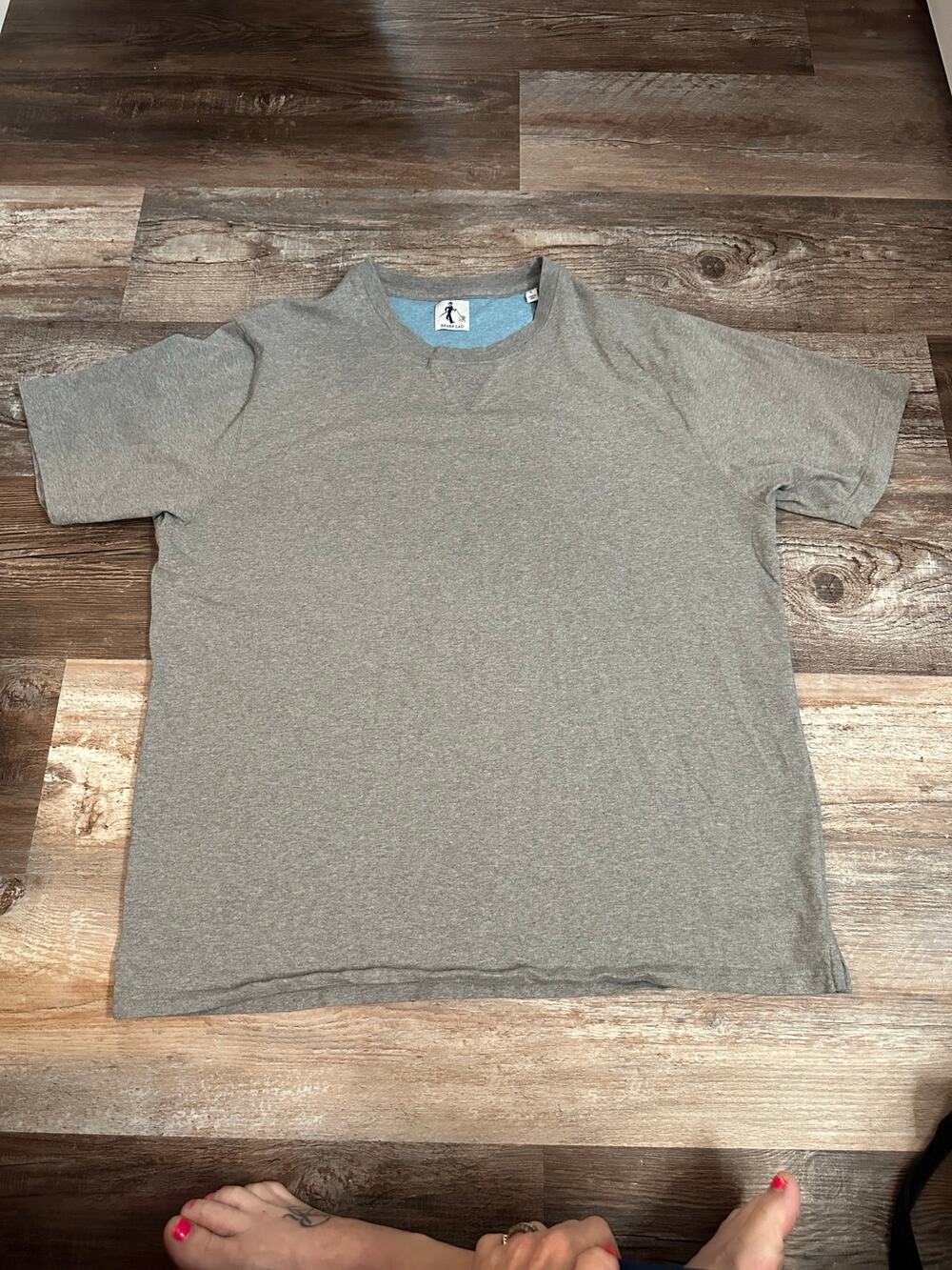 Sharp Lad Men’s elevated classic tshirt in gray size Large EUC